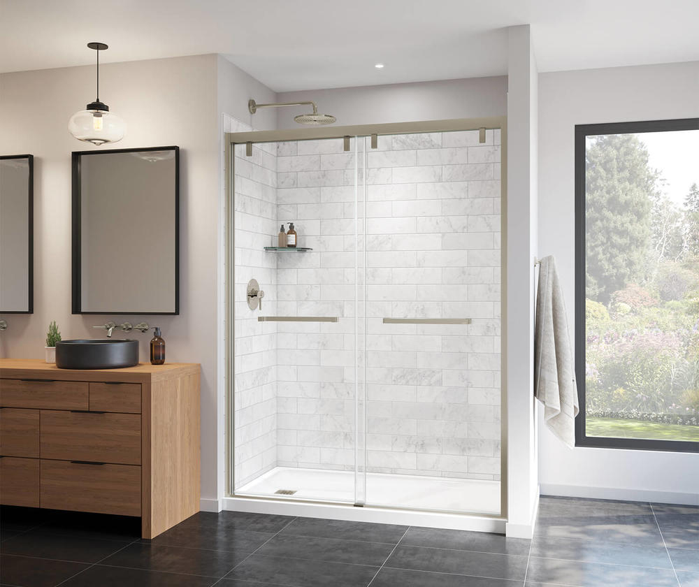 Walk-in shower with low-threshold entry